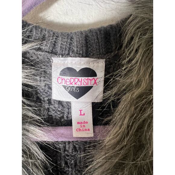 Girls Cherry Styx Gray Sleeveless Faux Fur Sweater Vest Sz L - Picture 3 of 3
